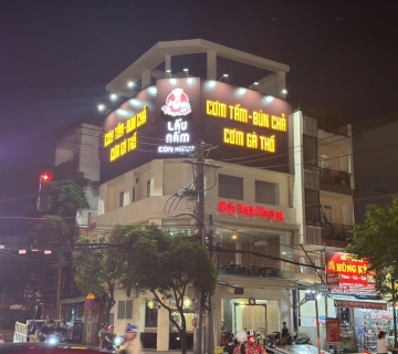Biển hiệu quán cơm