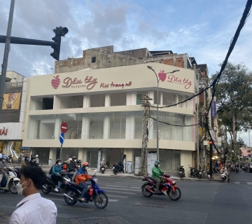 Làm biển hiệu Store thời trang nữ Dâu Tây